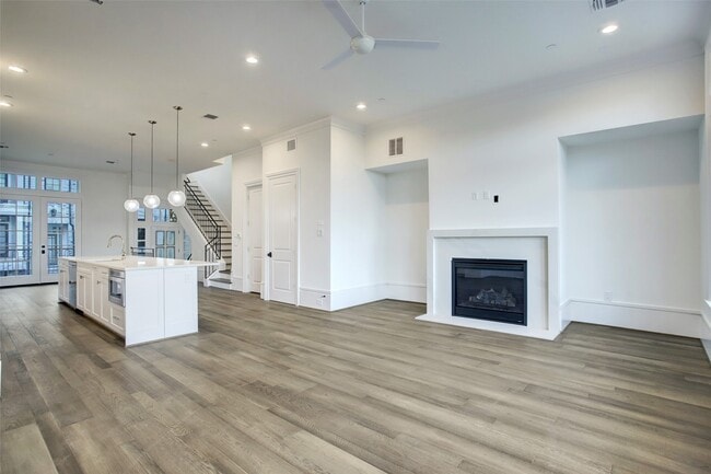 property at 21 Crain Sq Blvd