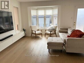 2300 Winlord Pl in Oshawa, ON - Building Photo - Building Photo