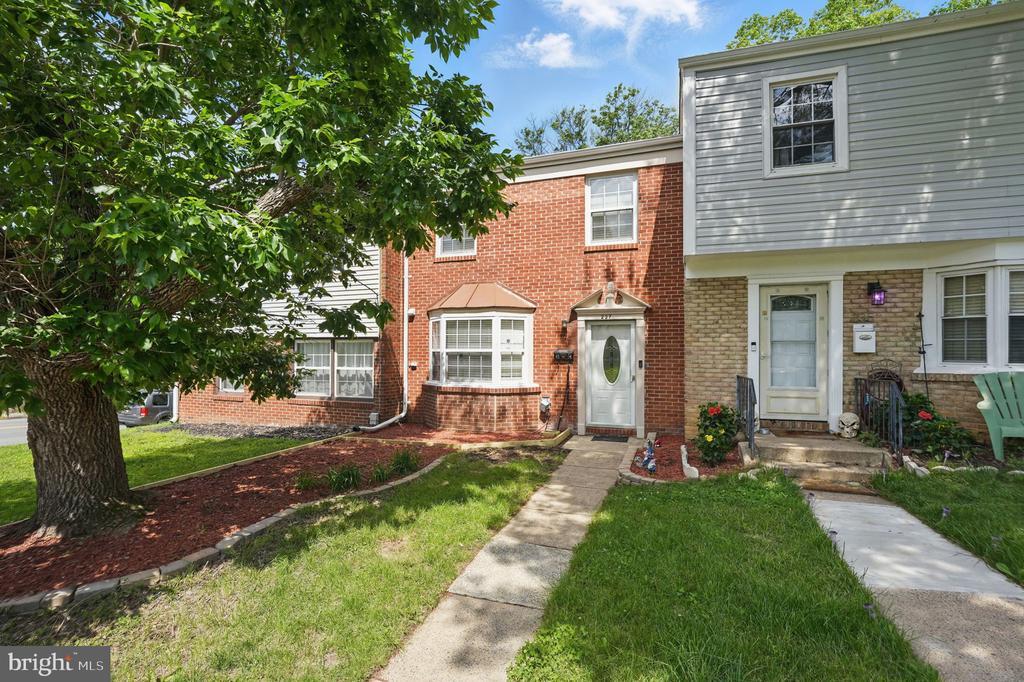 237 Nottoway St SE in Leesburg, VA - Building Photo