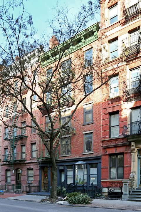 305-307 W 21st St in New York, NY - Building Photo