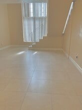 10901 N Kendall Dr, Unit 207 in Miami, FL - Foto de edificio - Building Photo