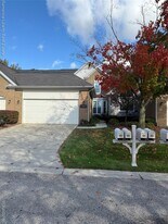 39484 Village Run Dr in Northville, MI - Building Photo