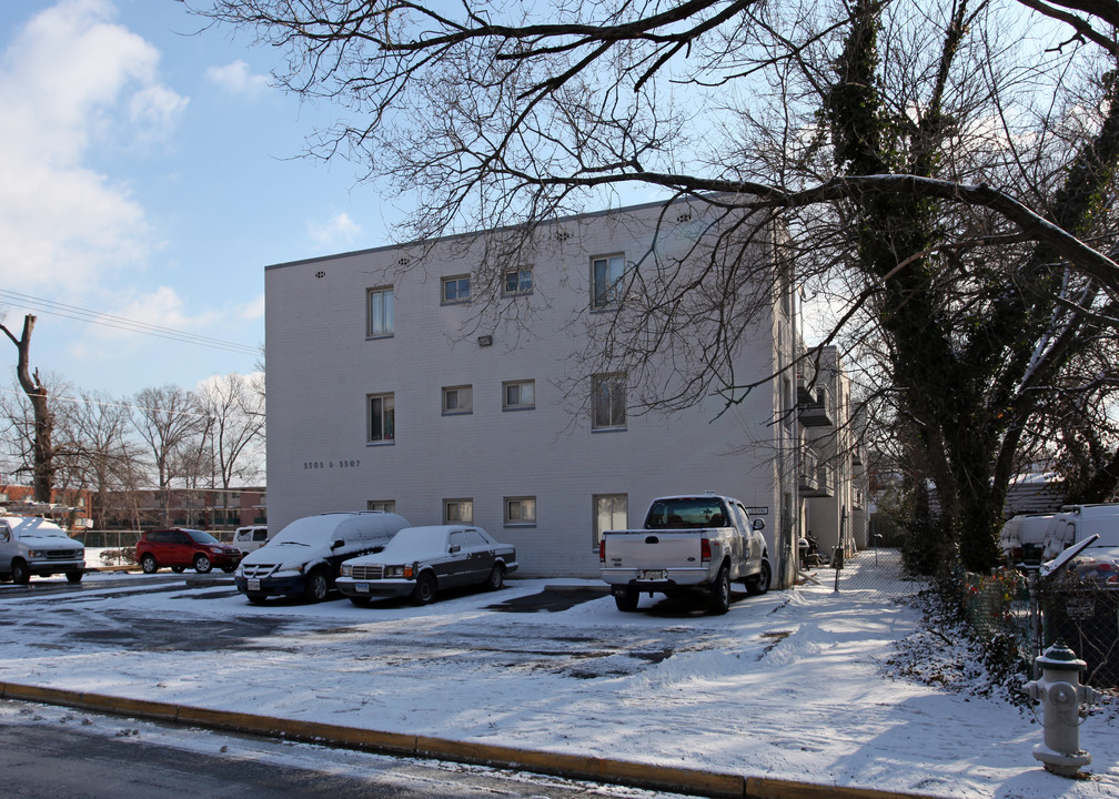 River Crossing Apartments in Riverdale, MD - Building Photo