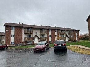 Broadway Apartments in Columbia, MO - Building Photo - Building Photo