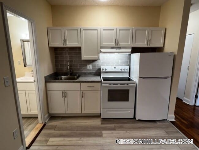 888 Huntington Ave, Unit 7 in Boston, MA - Foto de edificio - Building Photo