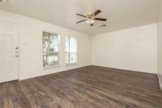 2105 Tulum Calle in Dickinson, TX - Building Photo - Building Photo