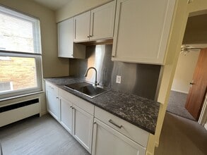 6842 Montgomery Rd, Unit 6 in Cincinnati, OH - Foto de edificio - Building Photo