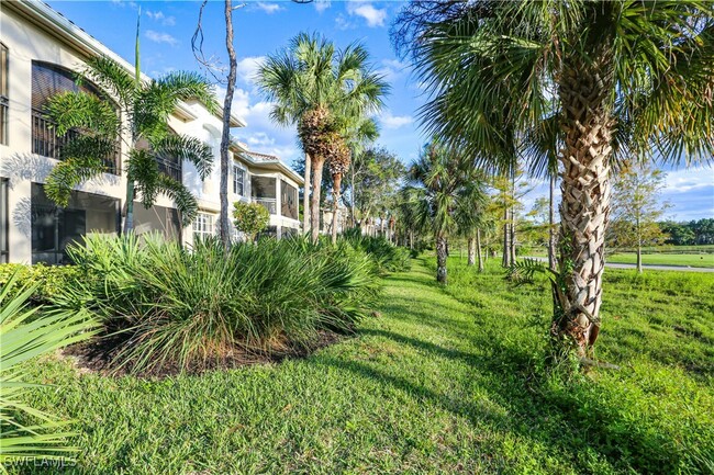 3930 Deer Crossing Ct in Naples, FL - Building Photo - Building Photo