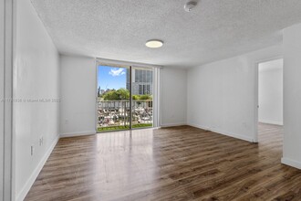 1720 NW N River Dr in Miami, FL - Foto de edificio - Building Photo