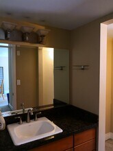 10982 Roebling Ave, Unit 513 in Los Angeles, CA - Foto de edificio - Building Photo