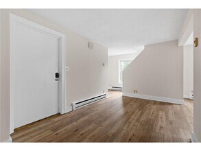 2610 Dupont Ave S in Minneapolis, MN - Building Photo - Building Photo