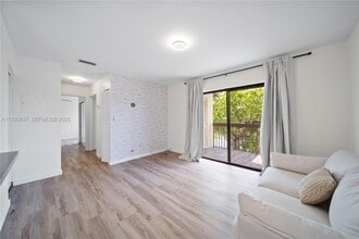 485 NW 210th St in Miami Gardens, FL - Building Photo - Building Photo