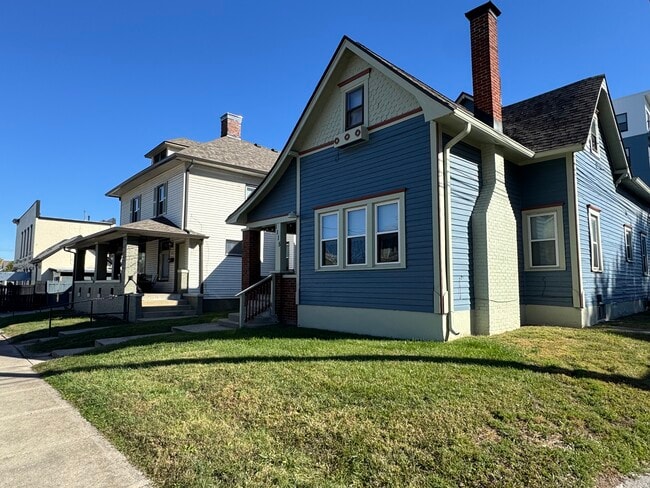 1115 Laurel St, Unit B in Indianapolis, IN - Building Photo - Building Photo