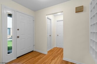 10 Shelley Pl in Morristown, NJ - Building Photo - Building Photo