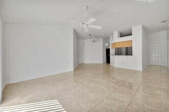 11007 Whitecap Dr in Riverview, FL - Building Photo - Building Photo