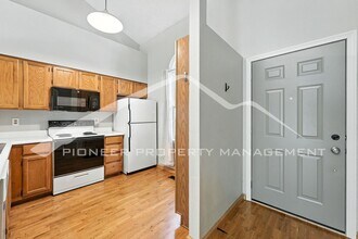 1470 S Quebec Way in Denver, CO - Building Photo - Building Photo