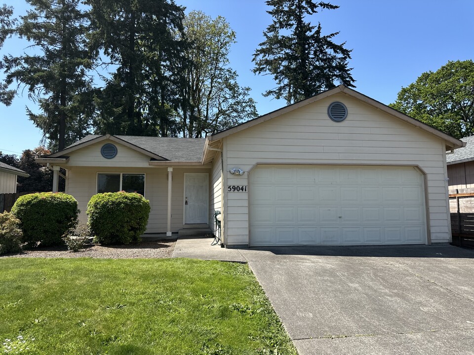 59041 Elizabeth Ln in Saint Helens, OR - Building Photo