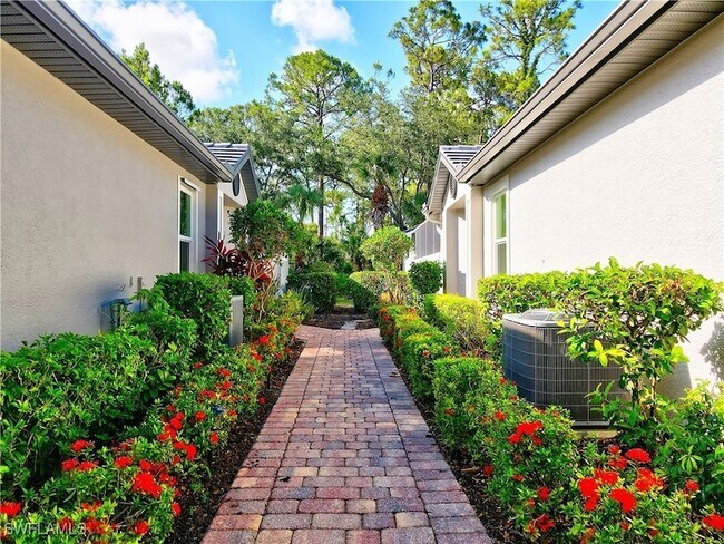 1757 Tarpon Bay Dr S in Naples, FL - Building Photo - Building Photo