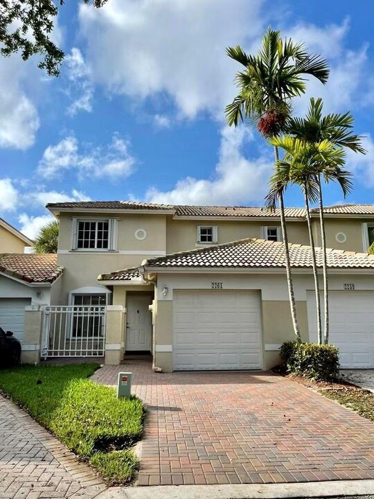 2261 NW 170th Ave in Pembroke Pines, FL - Building Photo