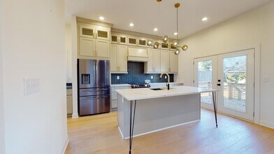 1321 Oak St SW in Atlanta, GA - Building Photo - Building Photo