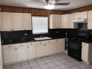 661 Colson Dr, Unit Upstairs in Key Largo, FL - Building Photo - Building Photo