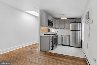 2105 Green St in Philadelphia, PA - Building Photo - Building Photo