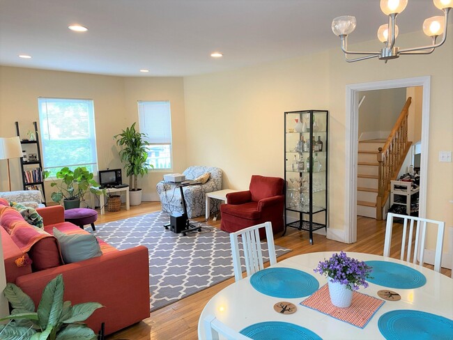11 Burnside Ave, Unit 2