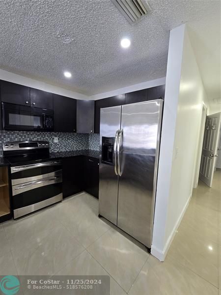 3732 SW 60th Ave in Davie, FL - Building Photo