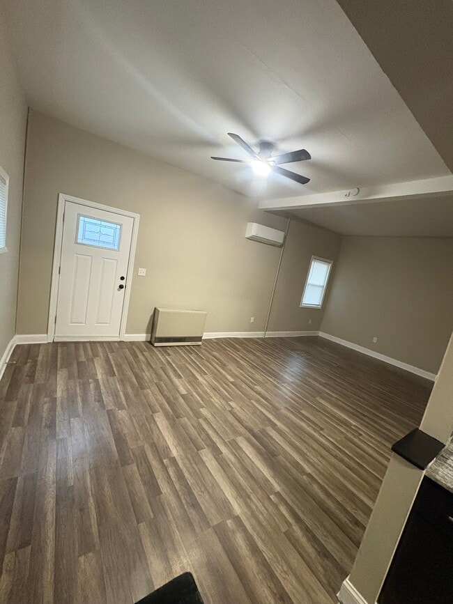 15 John St, Unit 1 in Rensselaer, NY - Building Photo - Building Photo