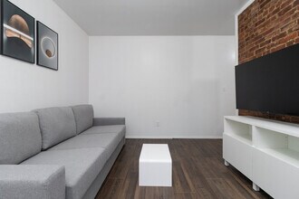 1823 2nd Ave, Unit SI ID1059823P in New York, NY - Building Photo - Building Photo