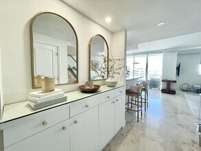 99 SE Mizner Blvd in Boca Raton, FL - Foto de edificio - Building Photo