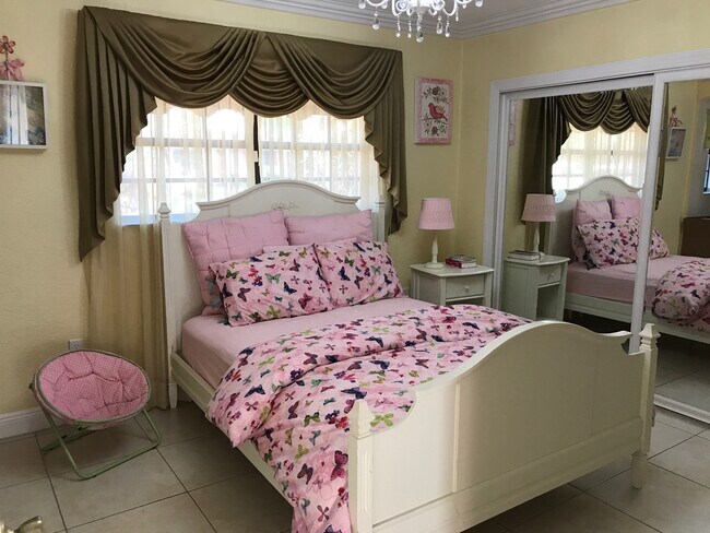 6630 NW 38th Ter in Virginia Gardens, FL - Building Photo - Building Photo