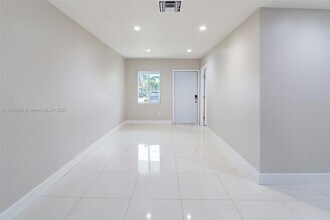 1521 NW 8th Ave in Fort Lauderdale, FL - Building Photo - Building Photo