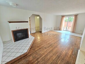 3040 SE 136th Ave in Portland, OR - Building Photo - Building Photo