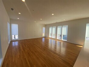 1505 S Akard St in Dallas, TX - Building Photo - Building Photo