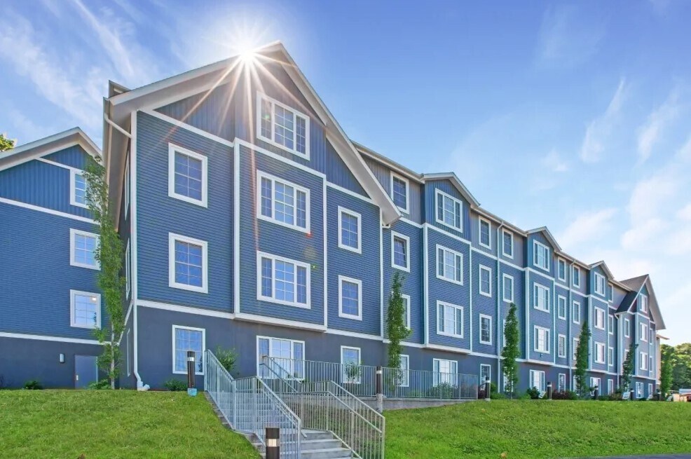 Shoreline Grove in Branford, CT - Foto de edificio