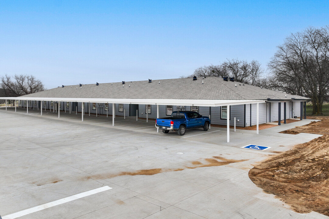 Country Meadows on 604 in Alvarado, TX - Building Photo