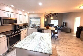 5740 Sandpiper Pl in Ft. Myers, FL - Building Photo - Building Photo