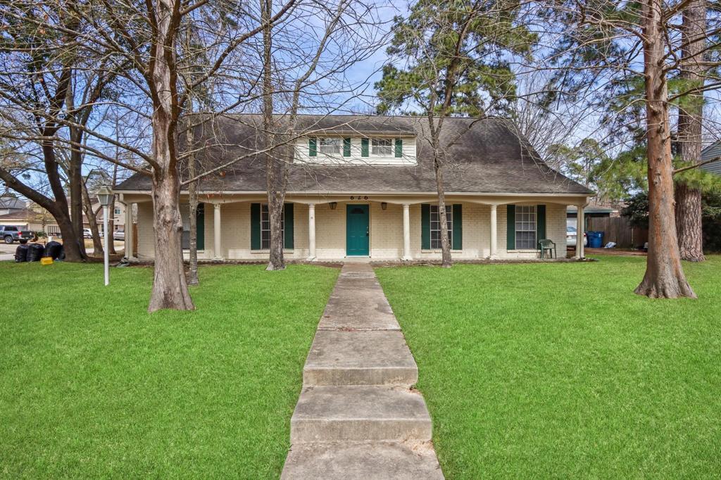 626 Rosewood Dr in Shenandoah, TX - Building Photo