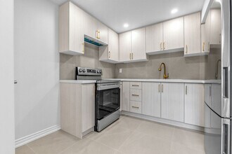 11 Valley Centre Dr in Toronto, ON - Building Photo - Building Photo