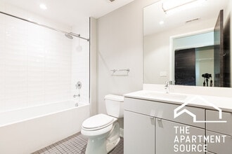 935 W Belmont Ave, Unit 603 in Chicago, IL - Building Photo - Building Photo