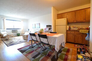 35 Glencoe St, Unit 39 in Boston, MA - Building Photo