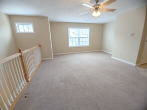 1114-1120 Ekstam in Bloomington, IL - Building Photo - Interior Photo