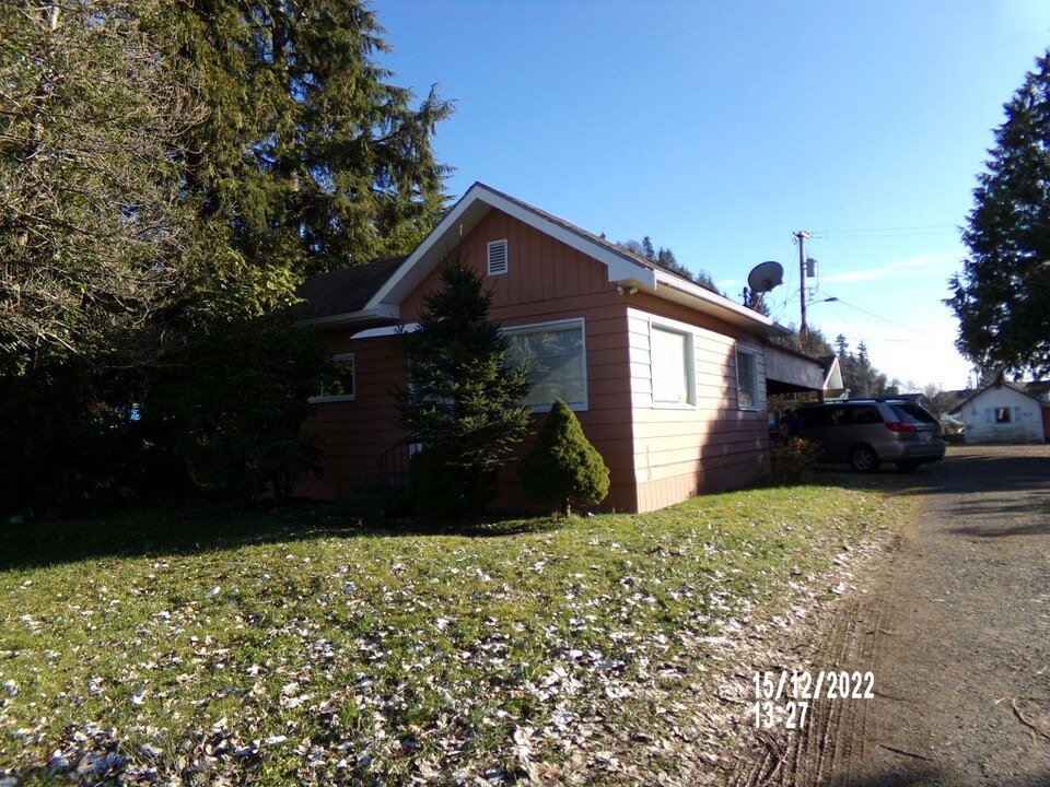 925 E Market St in Aberdeen, WA - Building Photo
