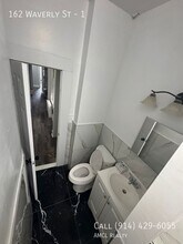 162 Waverly St in Yonkers, NY - Building Photo - Building Photo