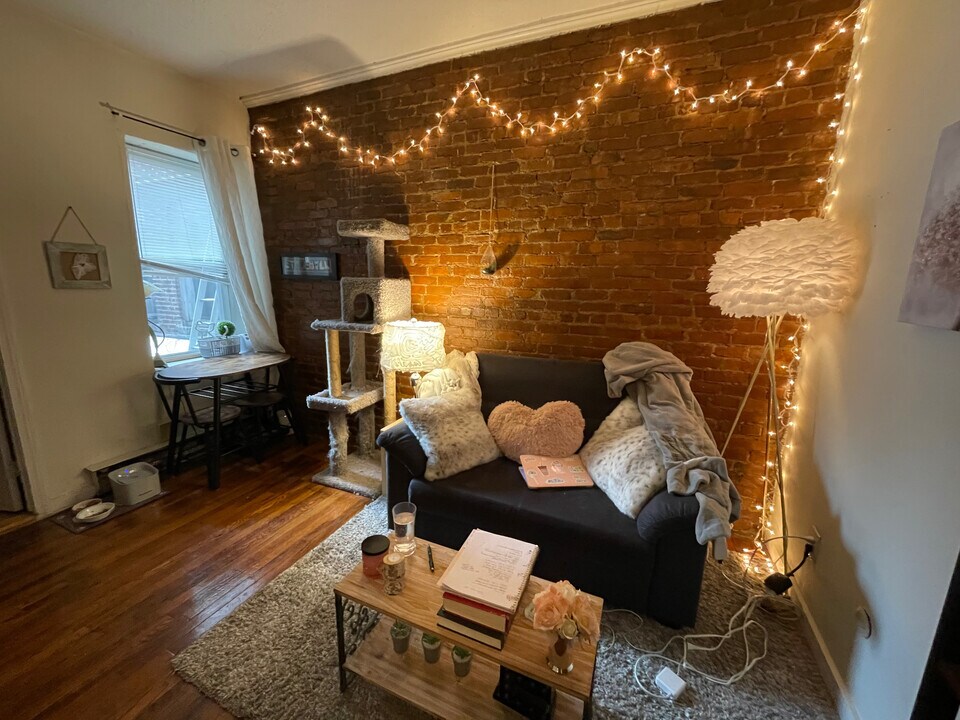 884 Huntington Ave in Boston, MA - Building Photo