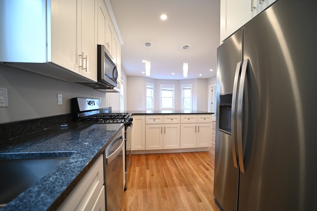 19 Roberts St, Unit #3 in Brookline, MA - Foto de edificio