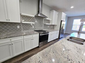 807 Callista Cay Loop in Tarpon Springs, FL - Building Photo - Building Photo