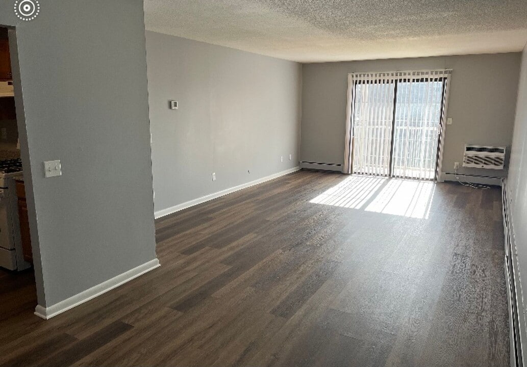 10 Bullocks Point Ave in East Providence, RI - Foto de edificio