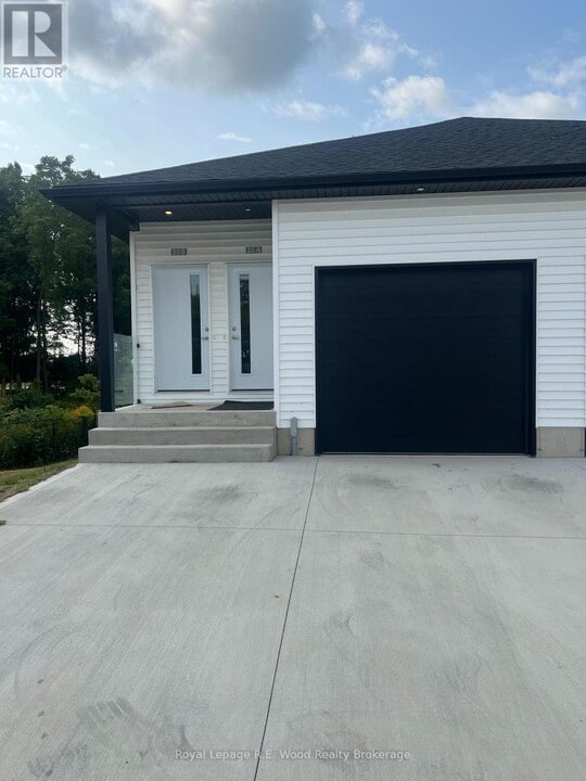 335 John St S in Aylmer, ON - Building Photo